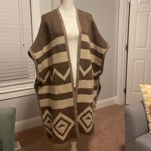 Zara shawl/long cardigan. Patterned, color tan and brown.